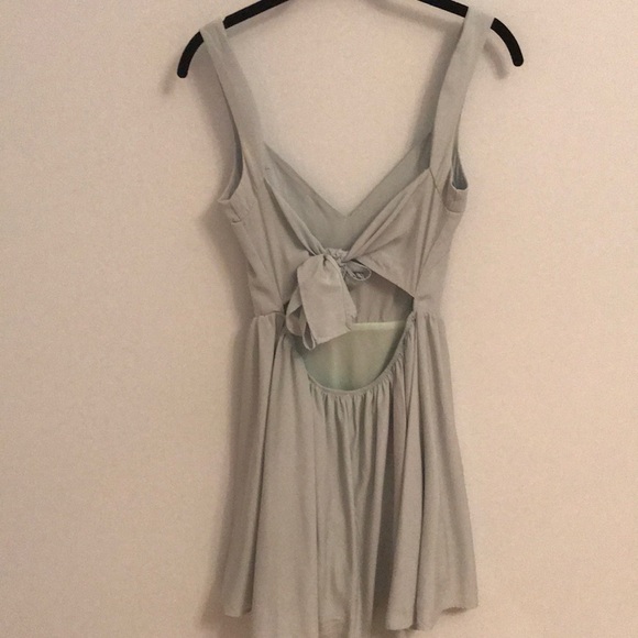 Beautiful pale mint dress with bow in back - Picture 2 of 2